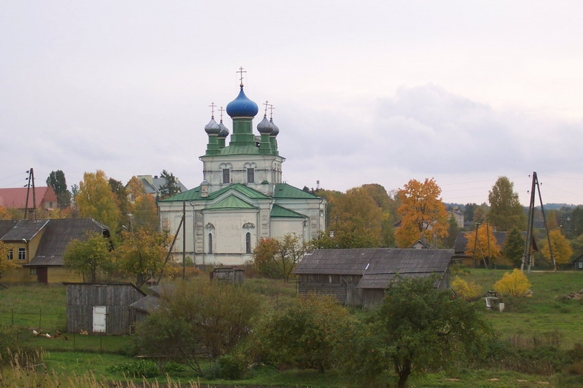Церковь Воскресения Христова, Вецслабада (Лудзенский край, Латвия). общий вид в ландшафте