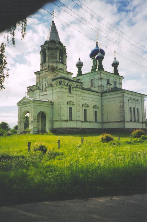Церковь Воскресения Христова, Вецслабада (Лудзенский край, Латвия). общий вид в ландшафте