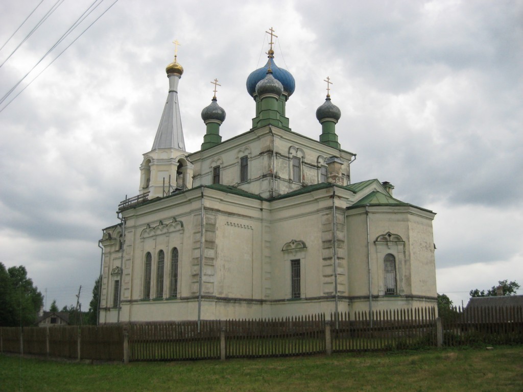 Церковь Воскресения Христова, Вецслабада (Лудзенский край, Латвия). общий вид в ландшафте
