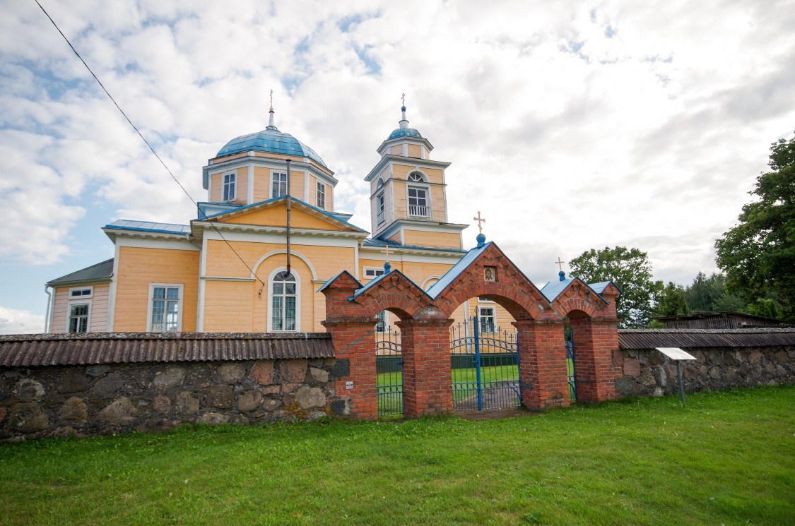 Голышево. Церковь Троицы Живоначальной. фасады