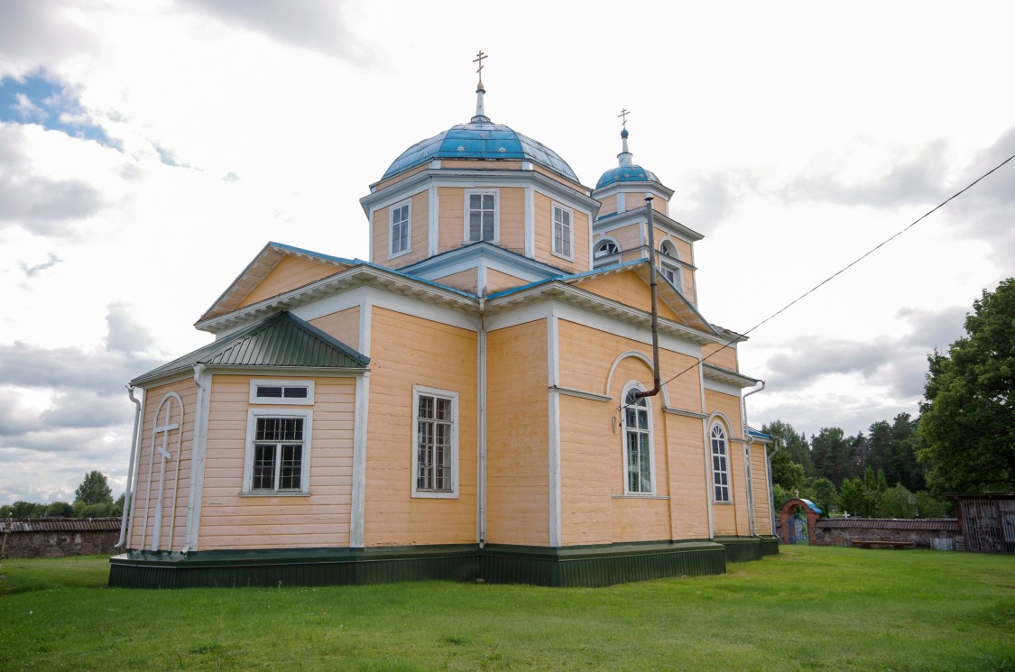 Церковь Троицы Живоначальной, Голышево (Лудзенский край, Латвия). фасады