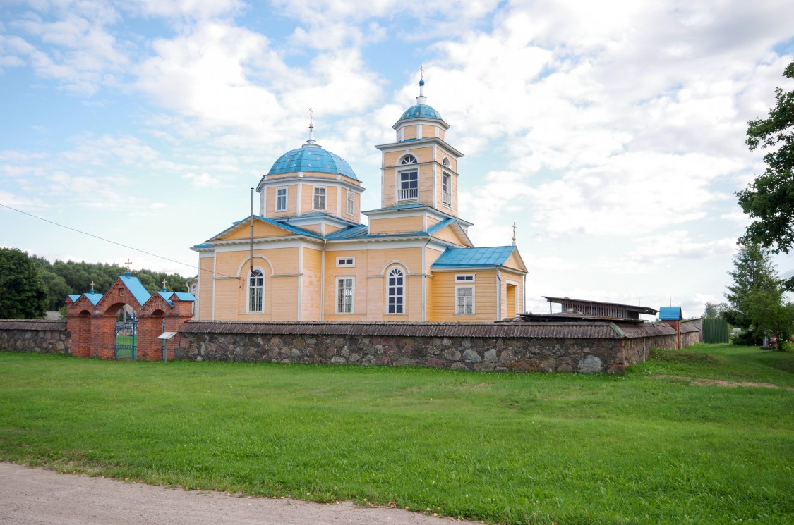 Церковь Троицы Живоначальной, Голышево (Лудзенский край, Латвия). фасады