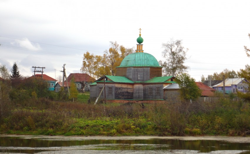 Костылиха. Церковь Воскресения Словущего. общий вид в ландшафте