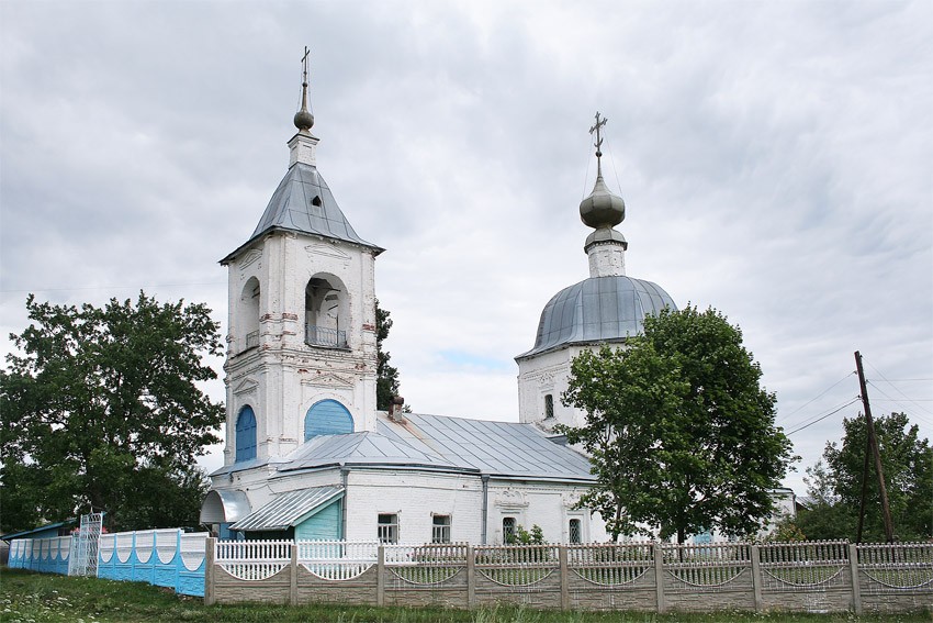 Церковь Спаса Нерукотворного Образа, Дедово (Навашинский район, Нижегородская область). общий вид в ландшафте