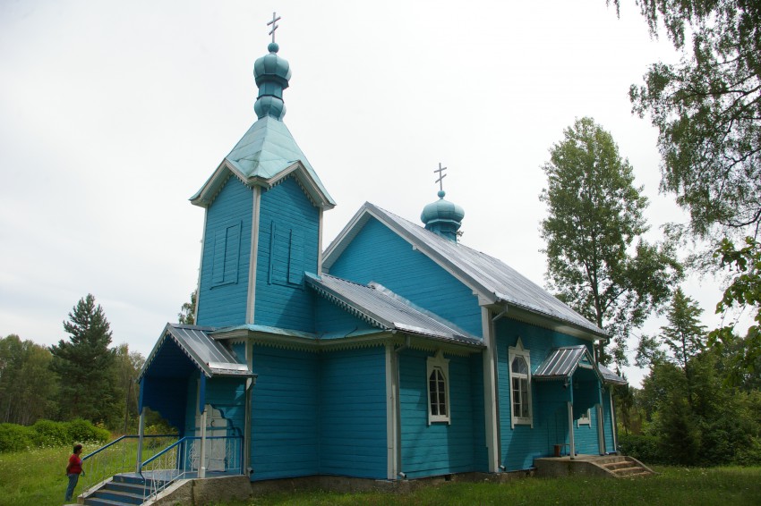 Яунслобода. Церковь Покрова Пресвятой Богородицы. фасады