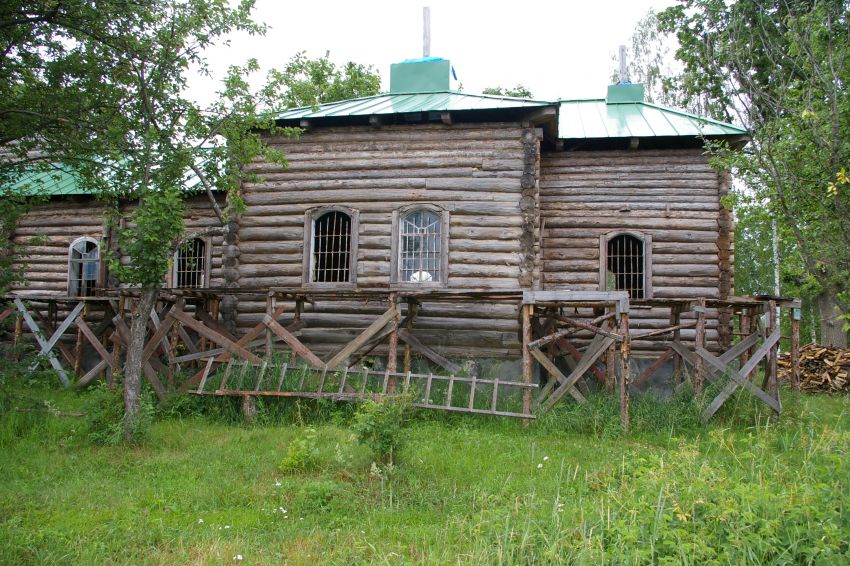 Тискады. Церковь Троицы Живоначальной. фасады