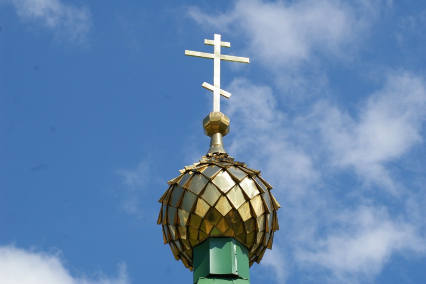 Тискады. Церковь Троицы Живоначальной. архитектурные детали, Новая маковка с крестом.