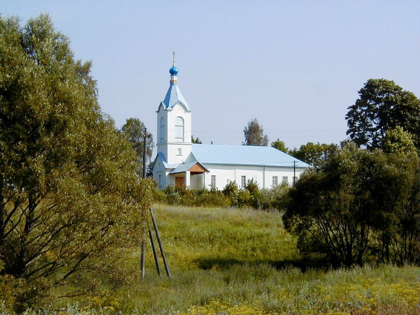 Церковь Михаила Архангела, Гравери (Краславский край, Латвия). общий вид в ландшафте