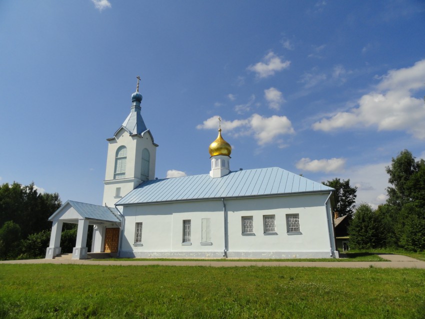 Церковь Михаила Архангела, Гравери (Краславский край, Латвия). общий вид в ландшафте