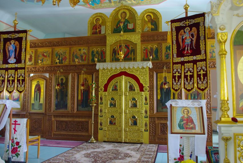 Церковь Михаила Архангела, Гравери (Краславский край, Латвия). интерьер и убранство, Иконостас.
