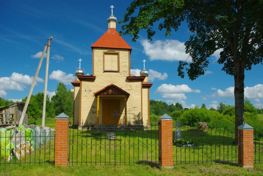 Церковь Петра и Павла, Данишевка (Аугшдаугавский край, Латвия). общий вид в ландшафте