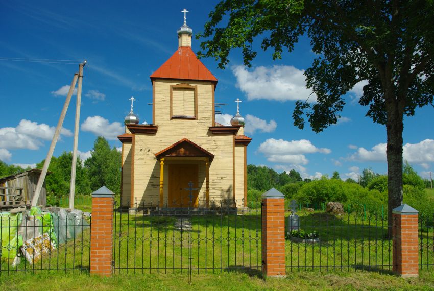 Данишевка. Церковь Петра и Павла. общий вид в ландшафте