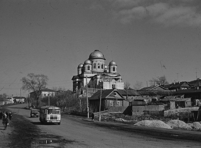 Кафедральный собор Николая Чудотворца, Чистополь (Чистопольский район, Республика Татарстан). архивная фотография, Вид храма с ул.Энгельса.Фото начала 1970-х годов. С архива сайта Православие Татарстана.