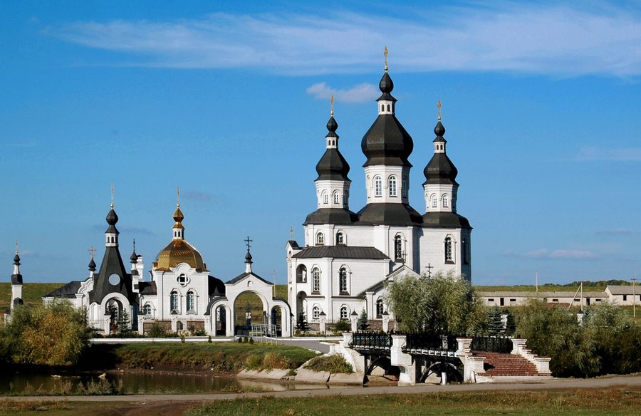 Чернещина. Церковь Николая Чудотворца. общий вид в ландшафте, Архитектурный комплекс