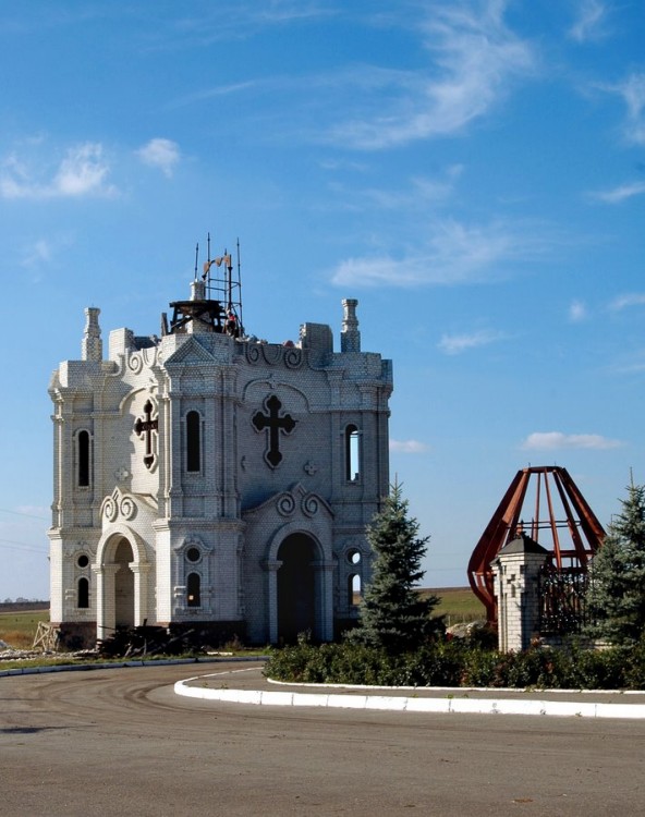 Церковь Николая Чудотворца, Чернещина (Изюмский район, Украина, Харьковская область). фасады, Начало строительства 60-ти метровой колокольни