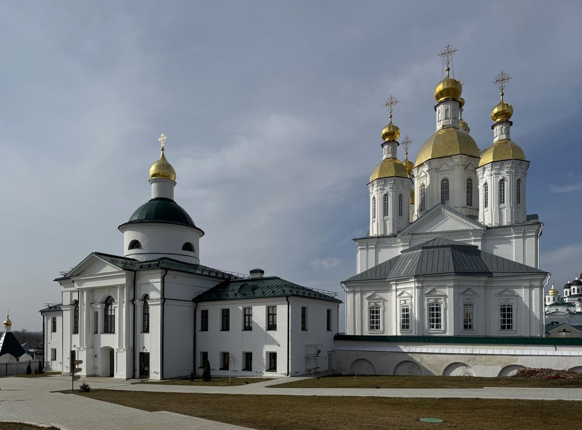 Георгиевская и Благовещенская церкви, вид от колокольни, архитектурные детали. Спасо-Преображенский монастырь, Арзамас (Арзамасский район и г. Арзамас, Нижегородская область)