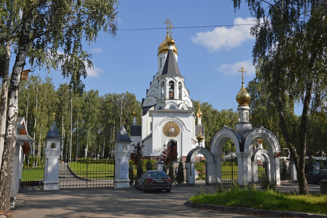 Церковь Николая Чудотворца в Дружбе, Мытищи (Мытищинский городской округ и гг. Долгопрудный, Лобня, Московская область). общий вид в ландшафте