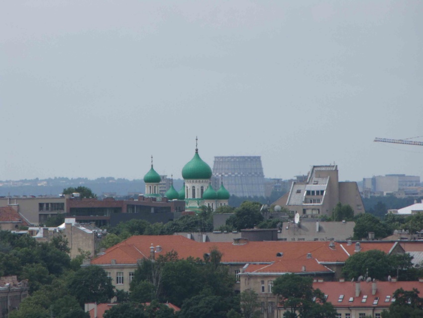 Вильнюс. Церковь Константина равноапостольного и Михаила Малеина. общий вид в ландшафте
