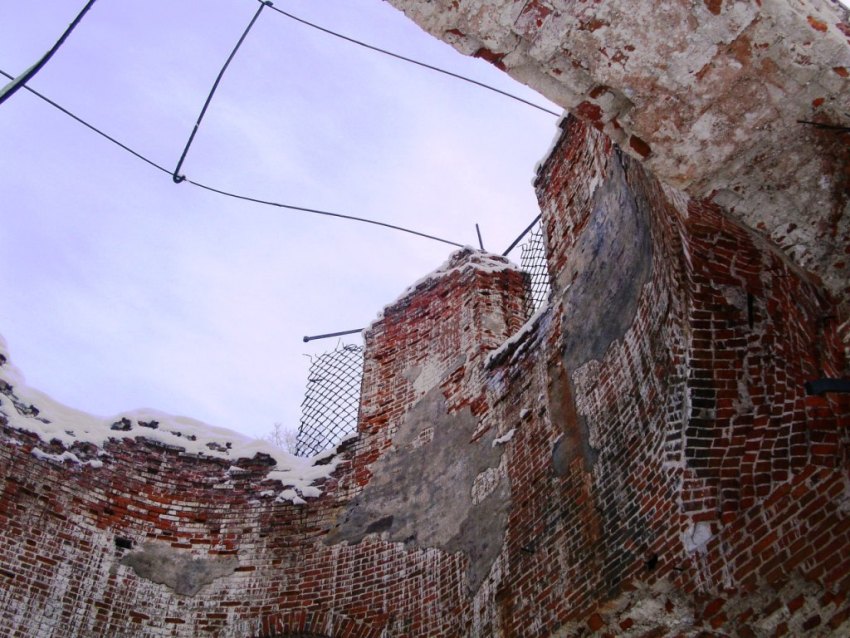 Церковь Николая Чудотворца, Никольское (Можайский городской округ, Московская область). интерьер и убранство, разрушенный купол основного объема