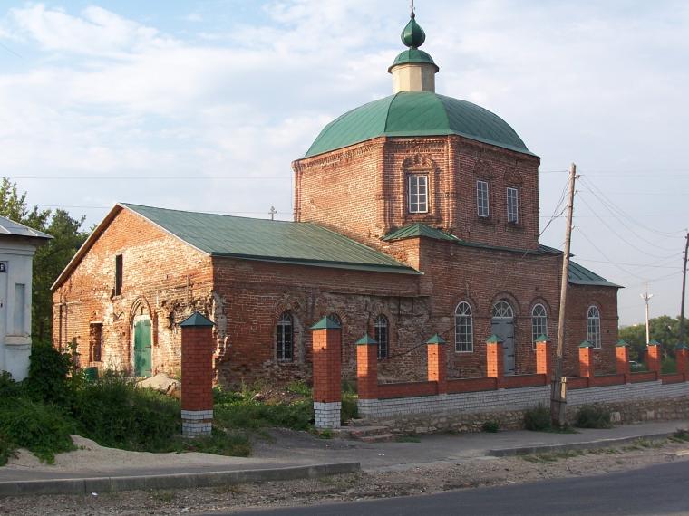 Лебедянь. Церковь Рождества Пресвятой Богородицы. общий вид в ландшафте, Вид слева