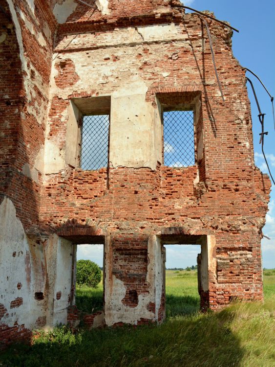 Спасо-Талицкий погост (Михайлово). Церковь Покрова Пресвятой Богородицы. архитектурные детали, Остатки северной стены основного объема