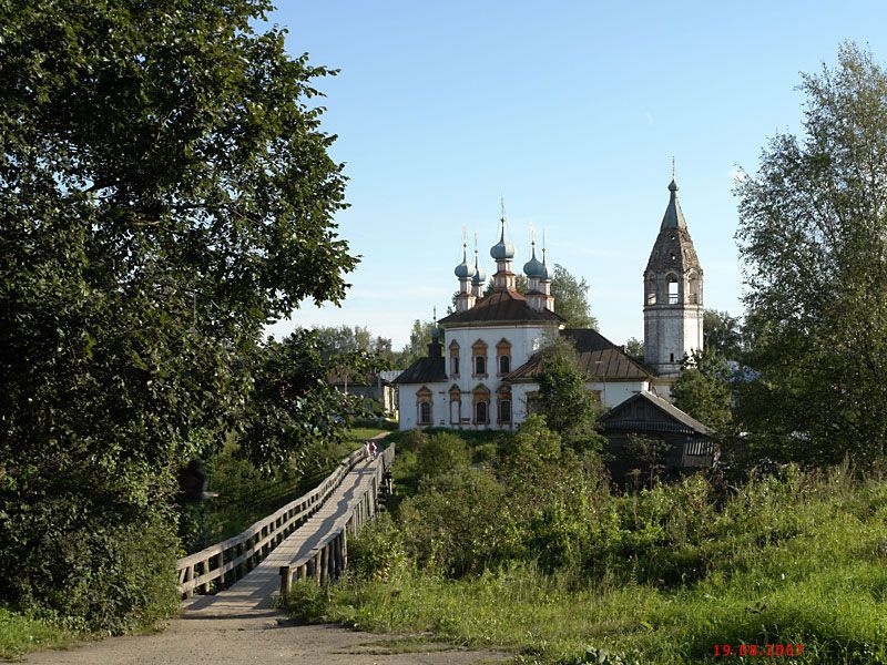 Устюжна. Церковь Благовещения Пресвятой Богородицы. общий вид в ландшафте