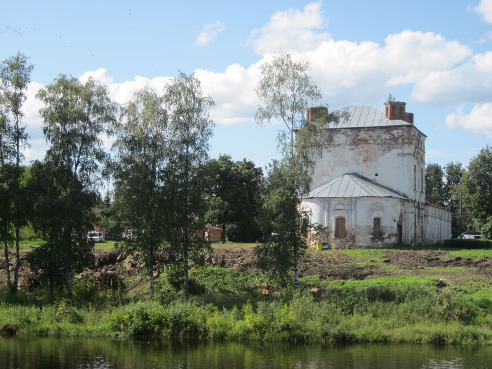 Устюжна. Церковь Воскресения Христова. фасады