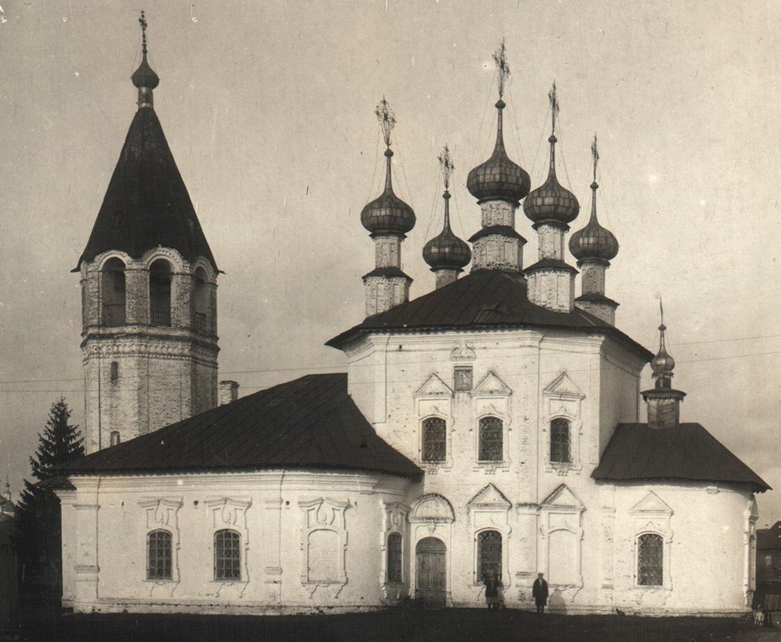 Церковь Благовещения Пресвятой Богородицы, Устюжна (Устюженский район, Вологодская область). архивная фотография,  Вид с южной стороны.Фото 1-й пол. 1930-х годов.  Источник: https://vk.com/wall106640130_1046