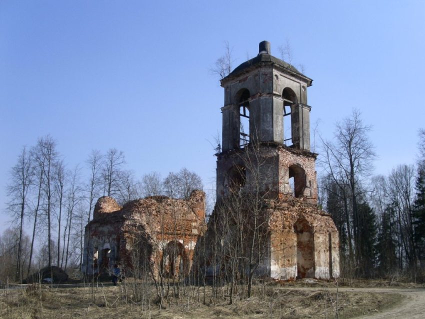 Церковь Димитрия Солунского, Ивакино (Можайский городской округ, Московская область). общий вид в ландшафте, вид с северо-запада