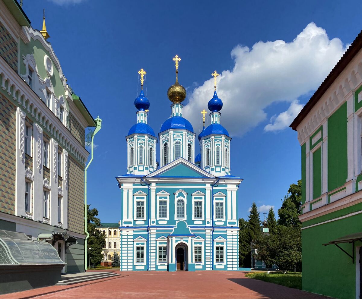 Казанский мужской монастырь, Тамбов (Тамбов, город, Тамбовская область). фасады, Проход к Казанскому собору между семинарией и жилым корпусом