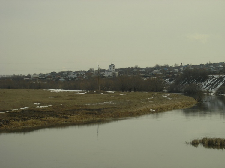Церковь Николая Чудотворца, Пожарки (Сергачский район, Нижегородская область). общий вид в ландшафте, Вид с моста через р. Пьяну
