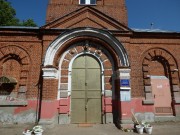 Церковь Иоанна Милостивого, Вход в храм с подлинными коваными воротами.<br>, Сергач, Сергачский район, Нижегородская область