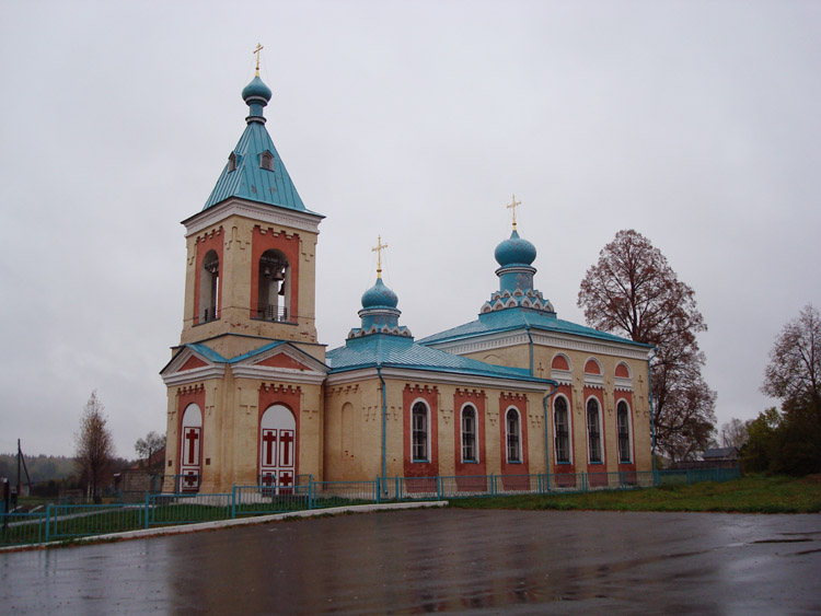 Церковь Преображения Господня, Буриново (Жуковский район, Калужская область). общий вид в ландшафте