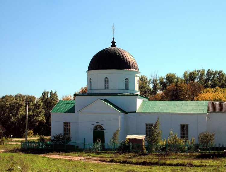 Малая Камышеваха. Церковь Троицы Живоначальной. общий вид в ландшафте