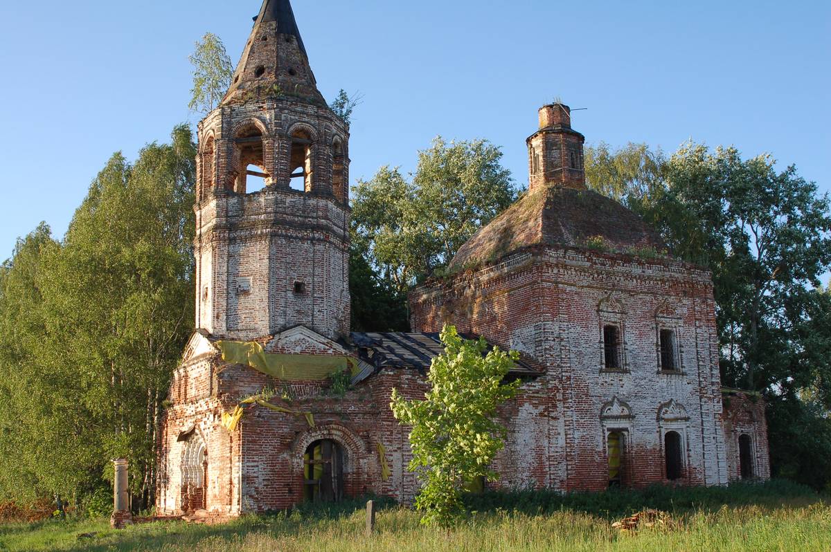 Вид с юго-запада, фасады. Церковь Преображения Господня, Обёзово (Тейковский район, Ивановская область)