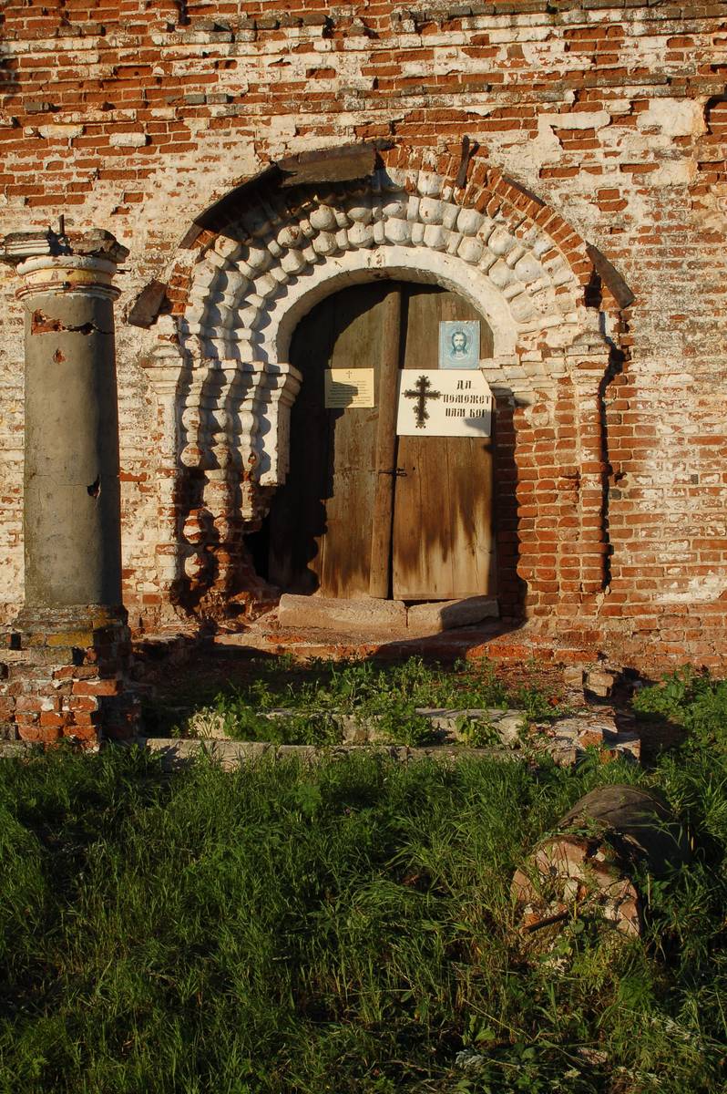 Западный портал, архитектурные детали. Церковь Преображения Господня, Обёзово (Тейковский район, Ивановская область)