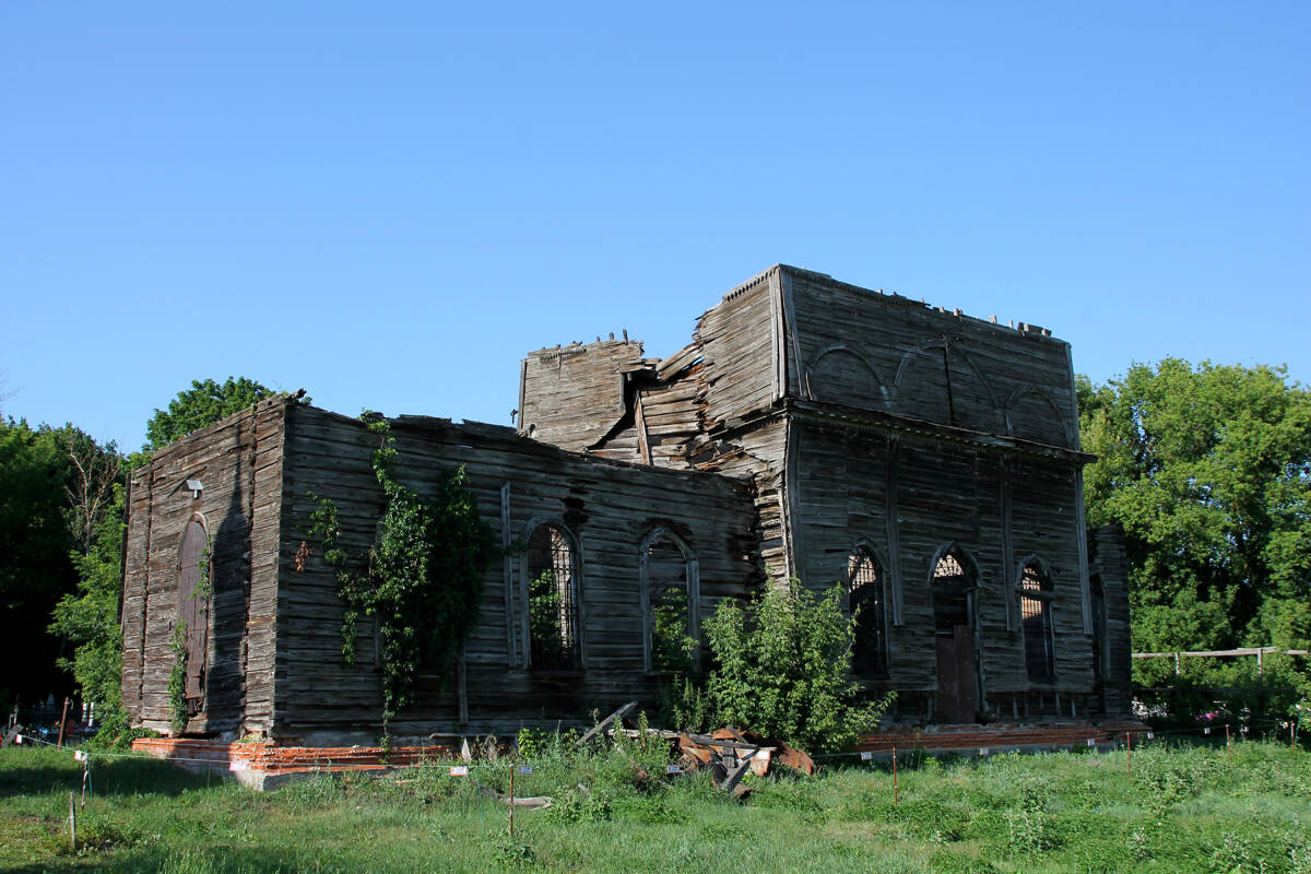 Церковь Покрова Пресвятой Богородицы (старая), Горенские Выселки (Новоусманский район, Воронежская область). фасады, Храм продолжает разрушаться