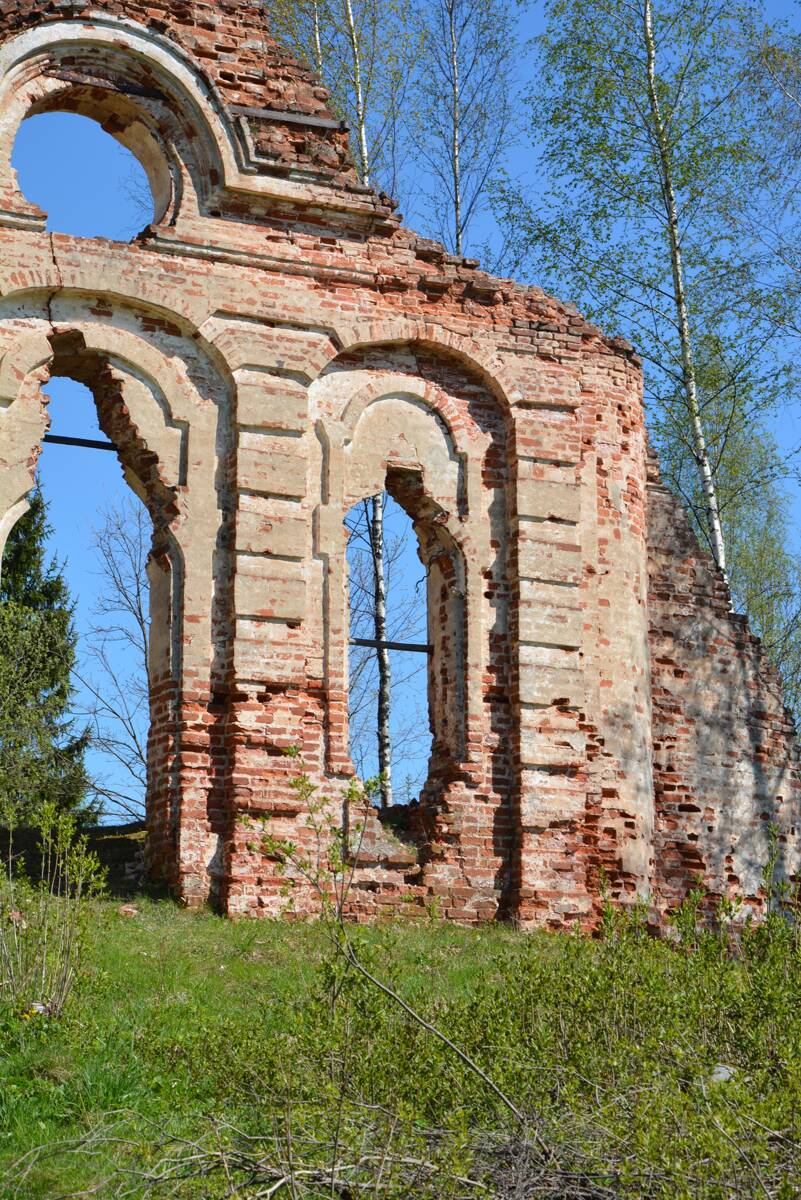 Церковь Троицы Живоначальной, Груздово (Куньинский район, Псковская область). архитектурные детали