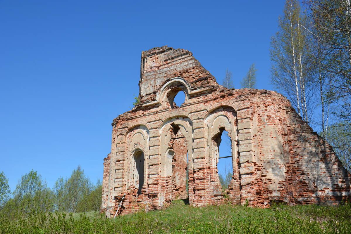 Церковь Троицы Живоначальной, Груздово (Куньинский район, Псковская область). фасады