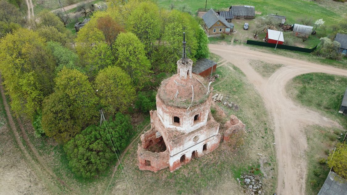 Харитоново. Церковь Спаса Преображения. общий вид в ландшафте