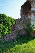 Церковь Преображения Господня, Апсида, восточная стена храма, часть барабана и купола разрушены.<br>, Харитоново, Куньинский район, Псковская область