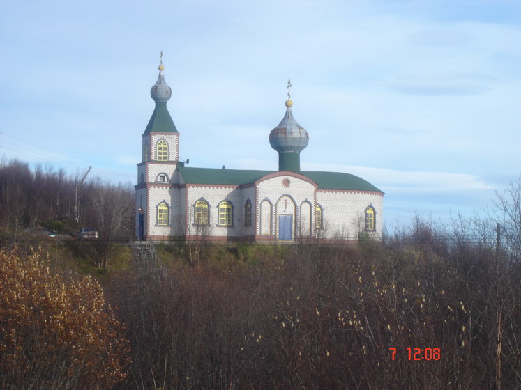 Мурманск. Церковь Михаила Архангела в Рослякове. общий вид в ландшафте
