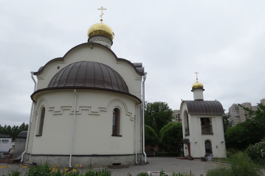 Церковь Николая Чудотворца на Коломяжском проспекте, Приморский район (Санкт-Петербург, г. Санкт-Петербург). общий вид в ландшафте, Вид на комплекс с востока.