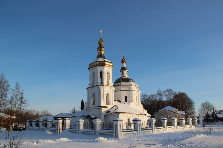 Бежецк. Церковь Спаса Преображения. фасады