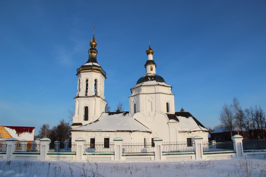 Бежецк. Церковь Спаса Преображения. фасады