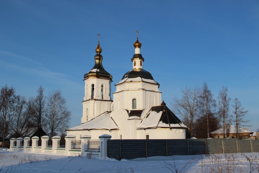 Бежецк. Церковь Спаса Преображения. фасады