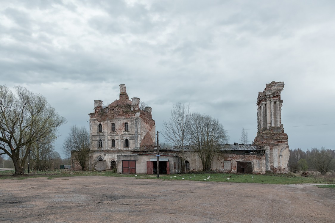 Градницы. Церковь Троицы Живоначальной. фасады