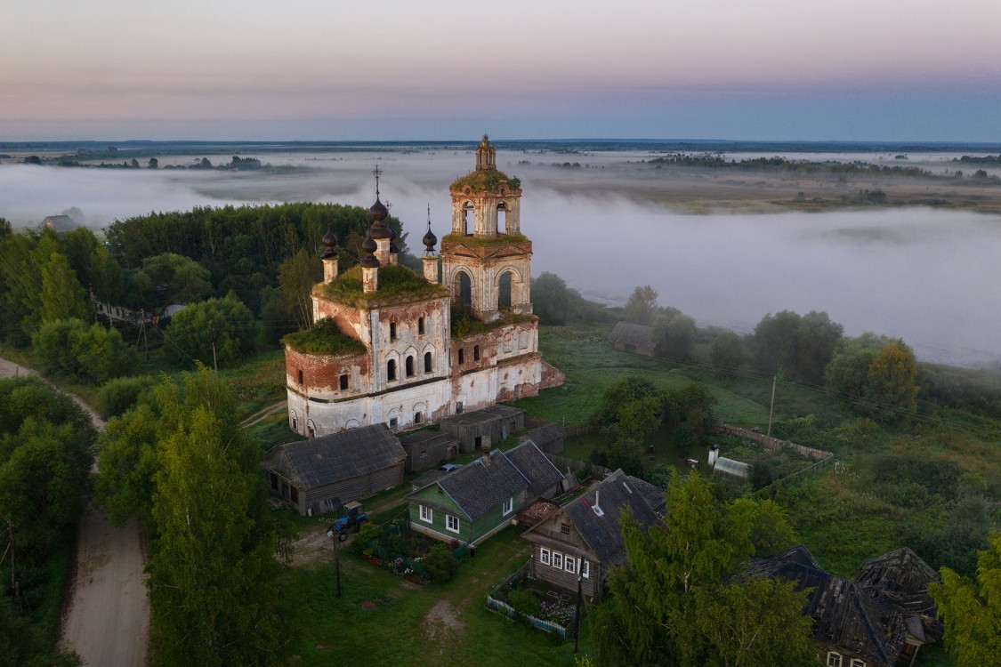 Церковь Успения Пресвятой Богородицы, Присеки (Бежецкий район, Тверская область). общий вид в ландшафте