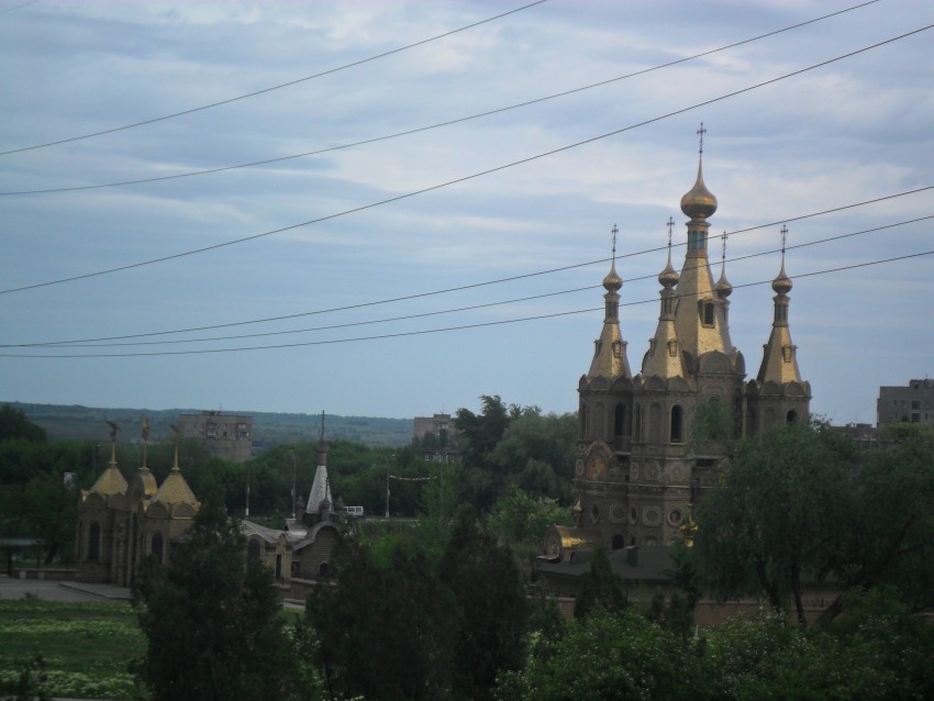 Церковь Георгия Победоносца, Алчевск (Алчевск, город, Украина, Луганская область). общий вид в ландшафте