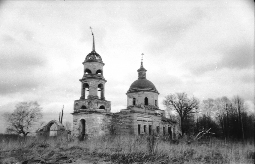 Пухлима. Церковь Николая Чудотворца. общий вид в ландшафте